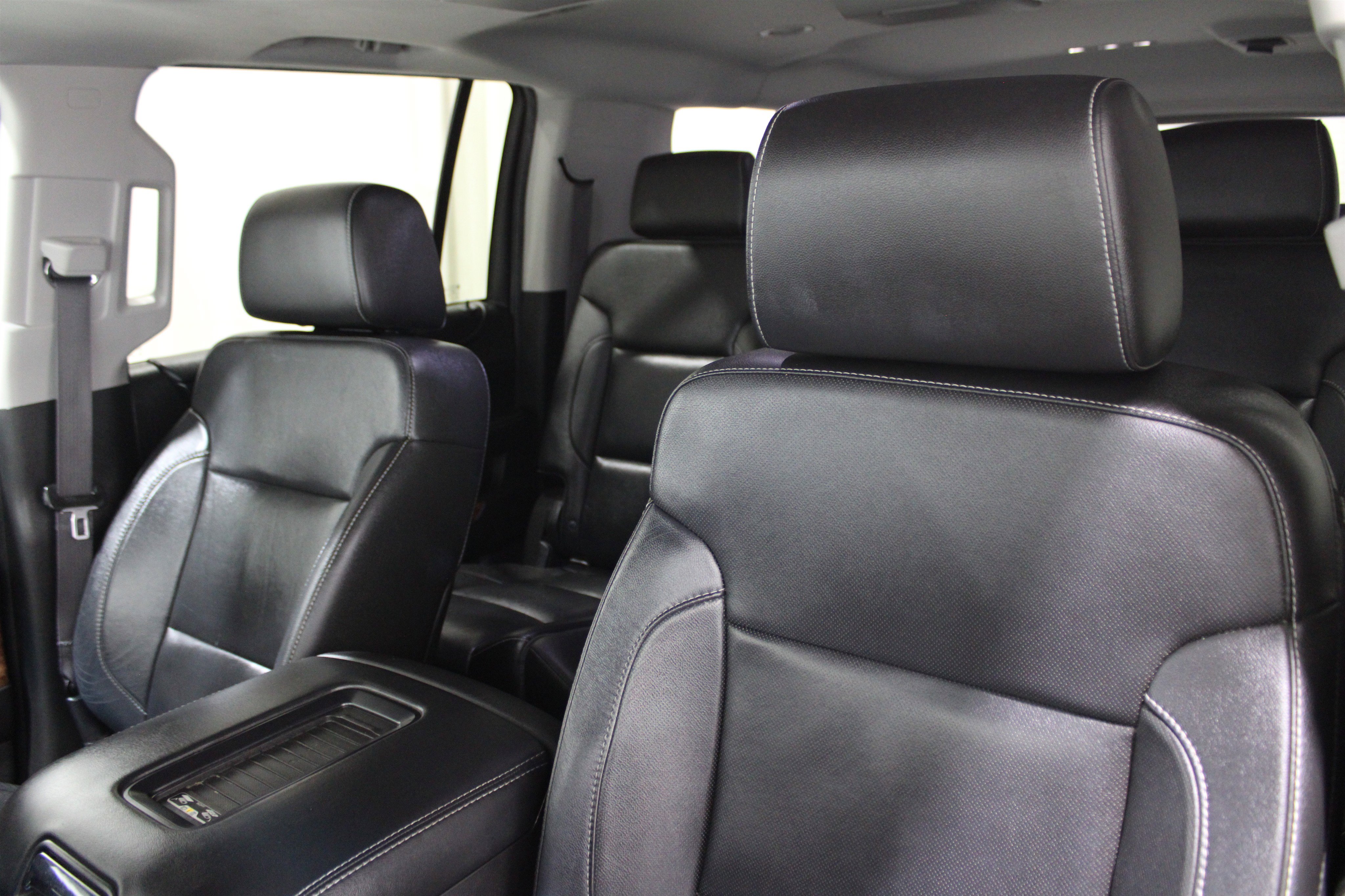 Used 2016 Chevrolet Suburban LTZ image 5