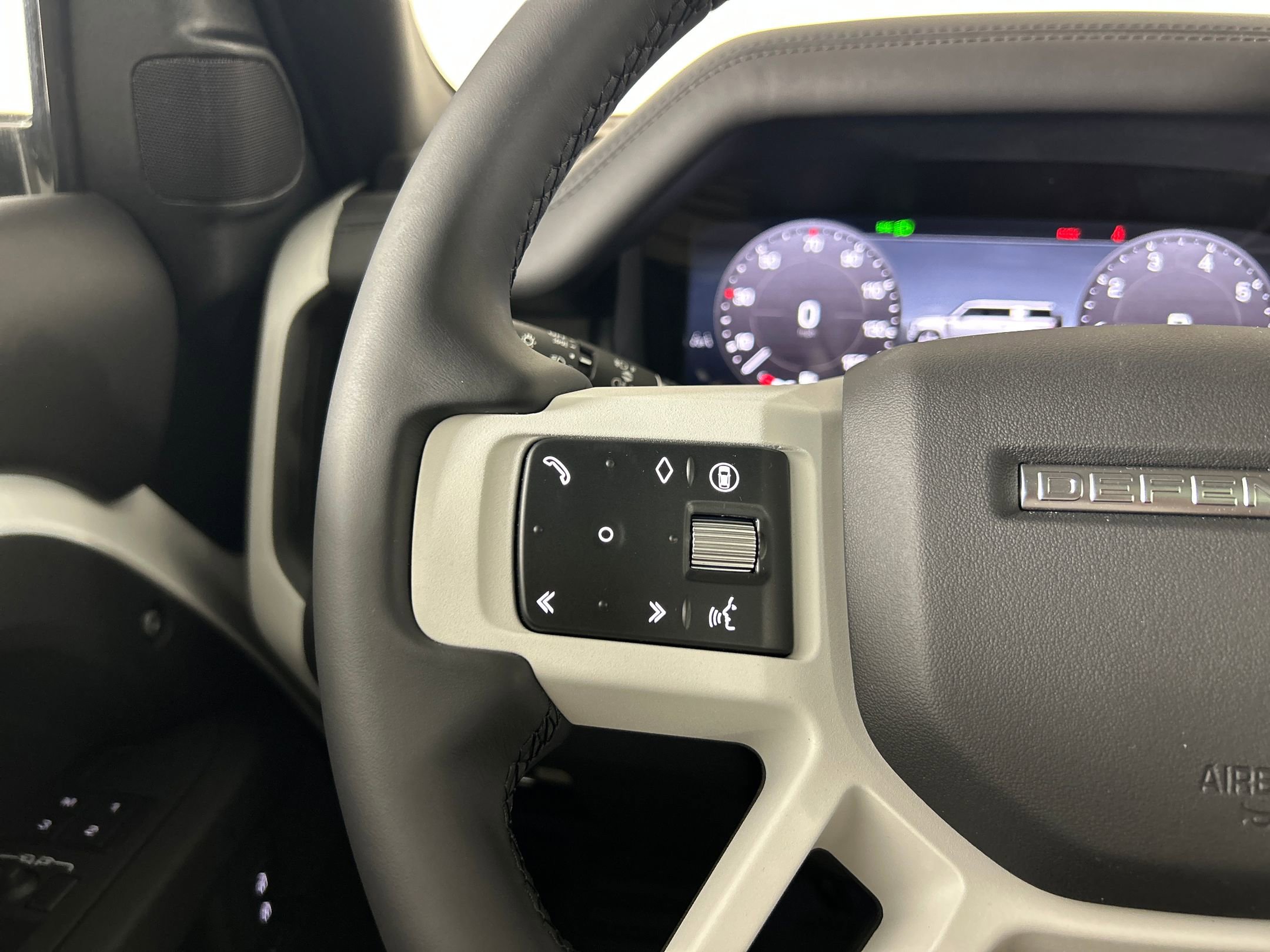 New 2025 Land Rover Defender 130 S image 15