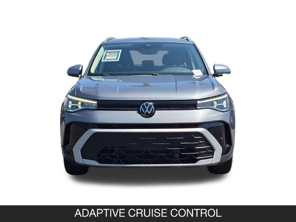 Used 2025 Volkswagen Taos SE FWD image 4