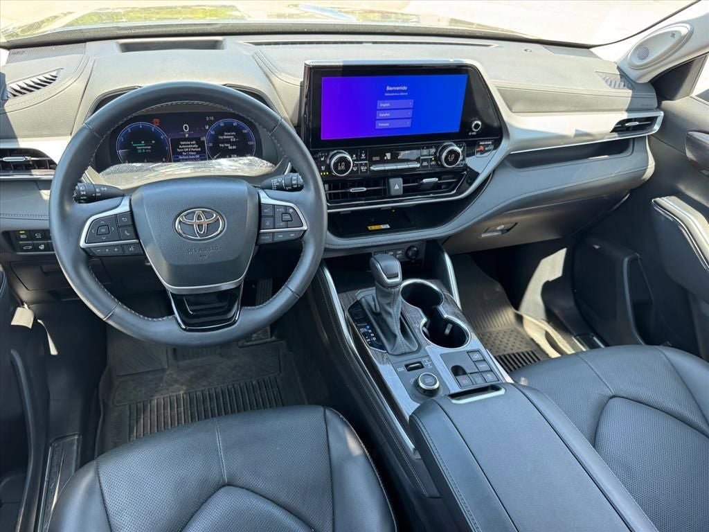 Used 2024 Toyota Highlander Platinum AWD/4WD image 14