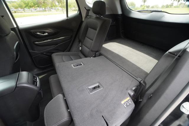 Used 2023 GMC Terrain SLE w/ Driver Convenience Package FWD image 29