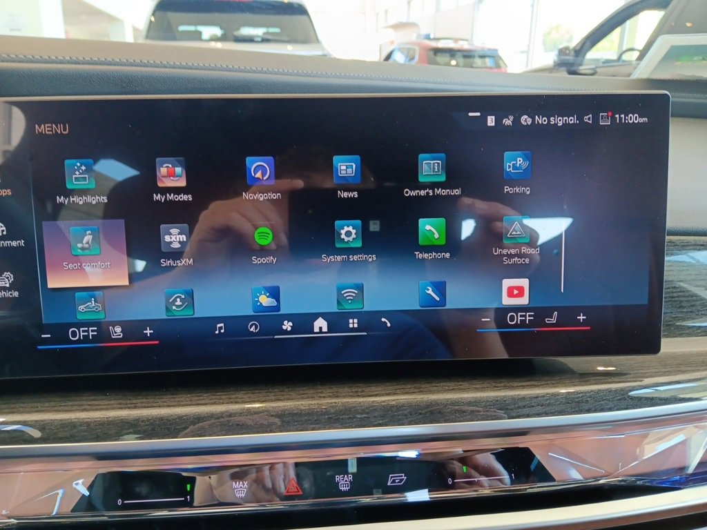 New 2026 BMW 750e xDrive image 17