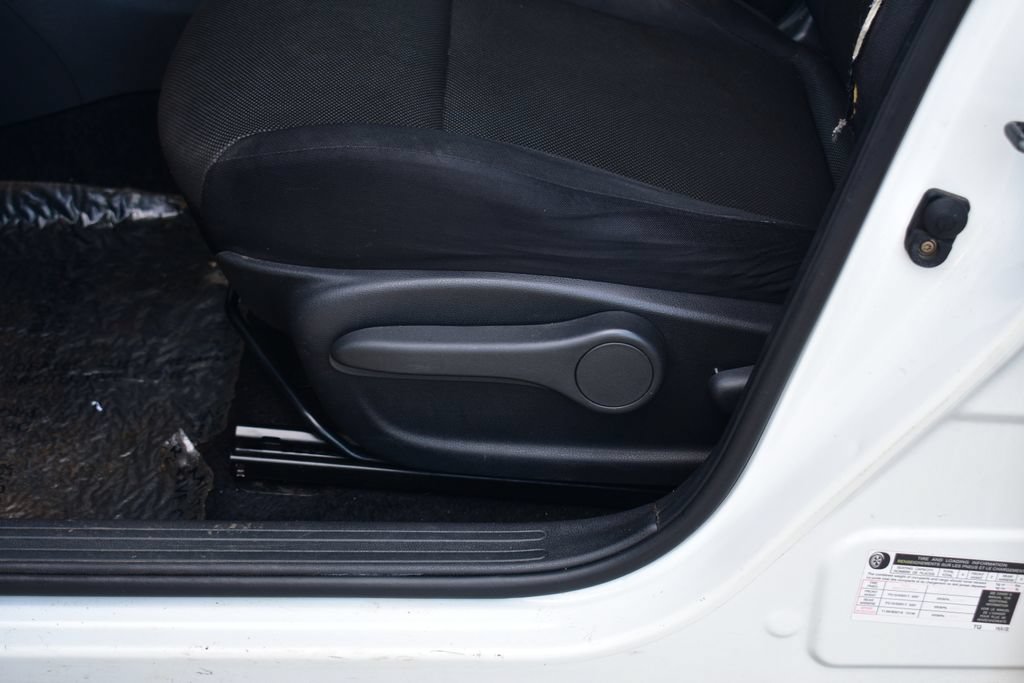 Used 2014 Nissan Juke S FWD image 16