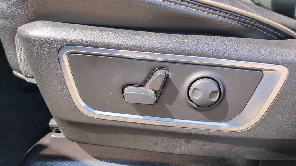 Used 2024 RAM 1500 Laramie image 12