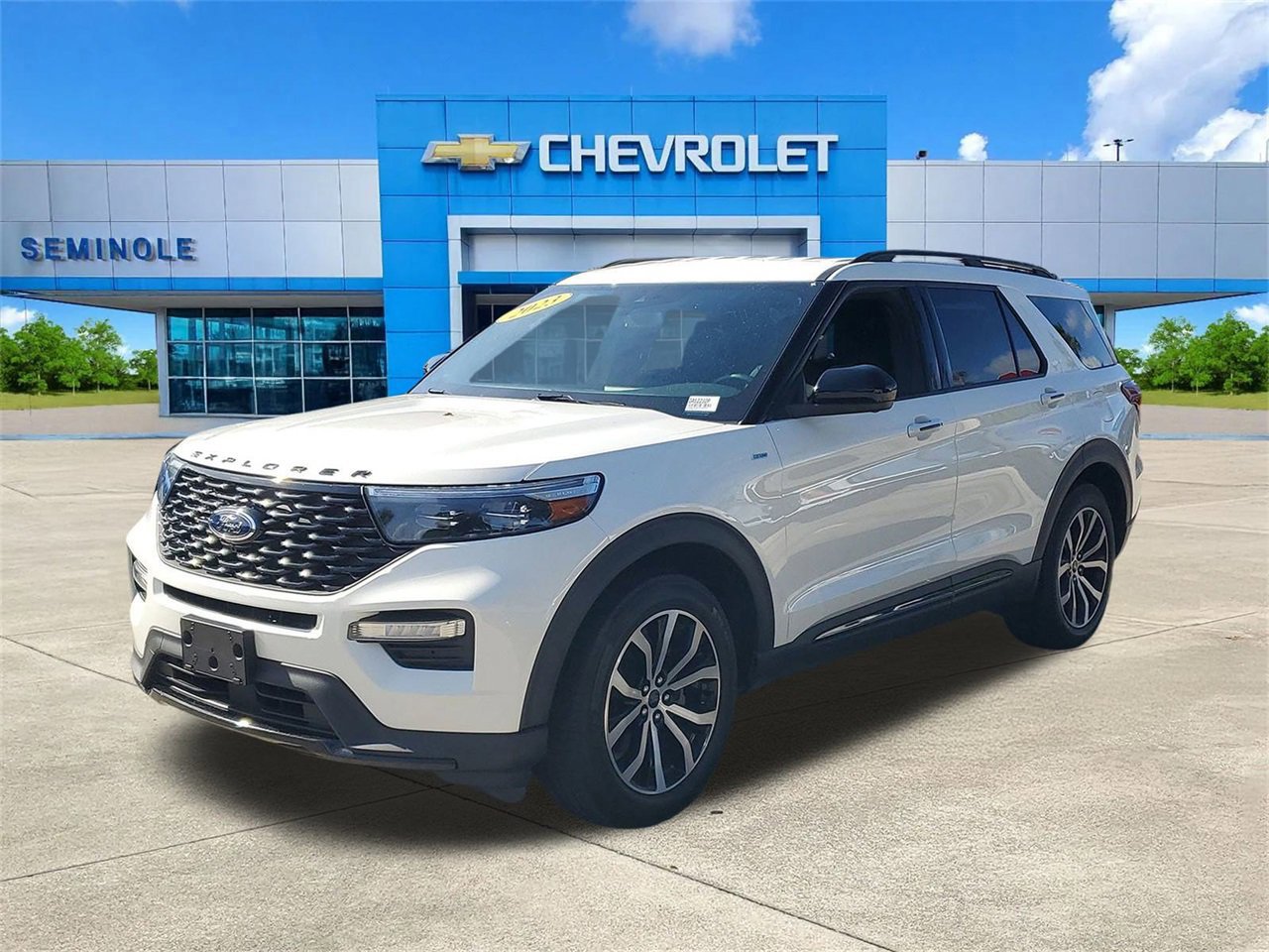 Used 2023 Ford Explorer ST-Line w/ Class IV Trailer Tow Package image 2