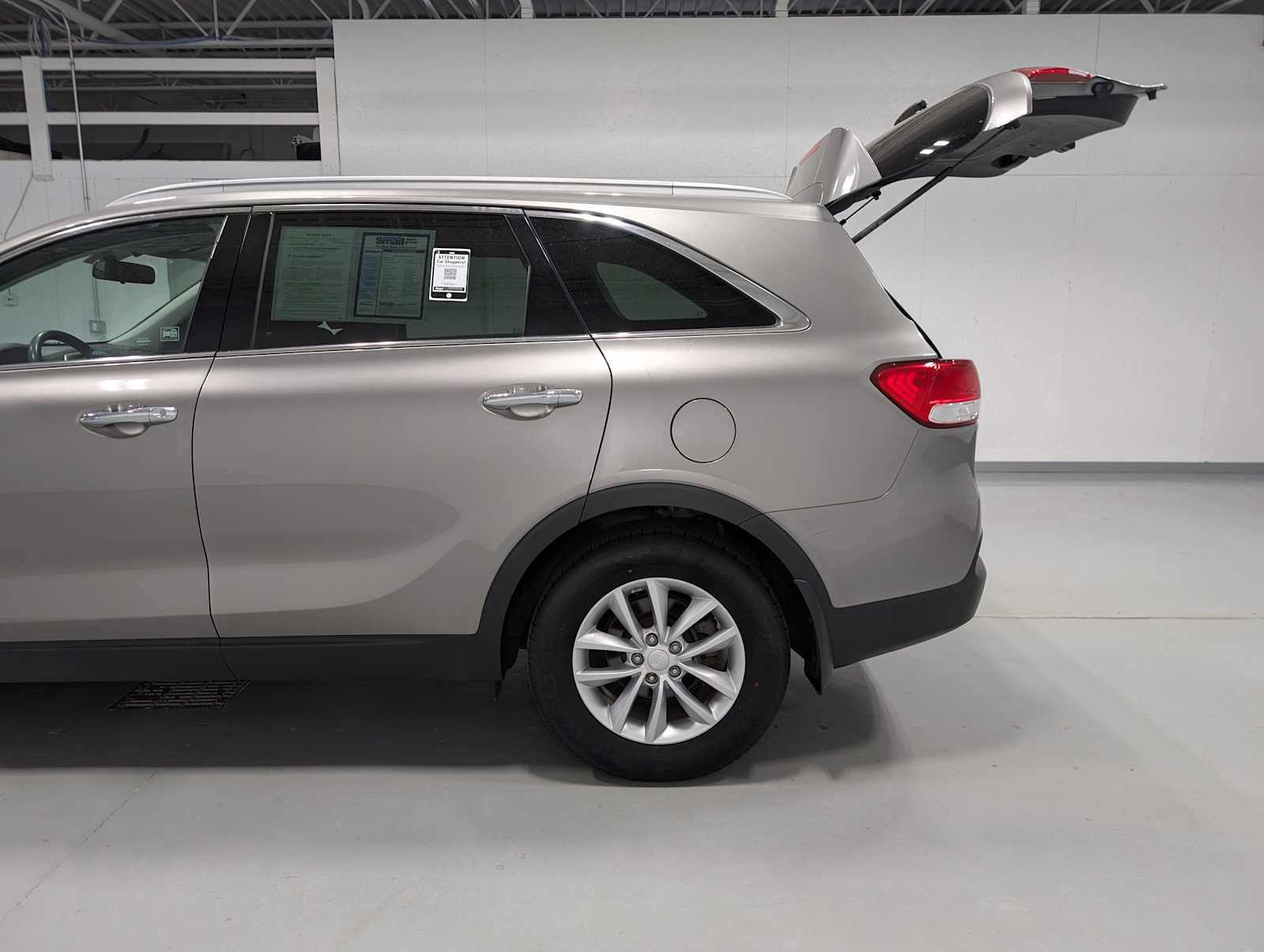 Used 2018 Kia Sorento LX image 11