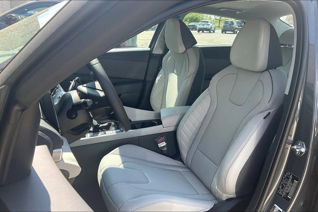 New 2025 Hyundai Elantra Limited image 9