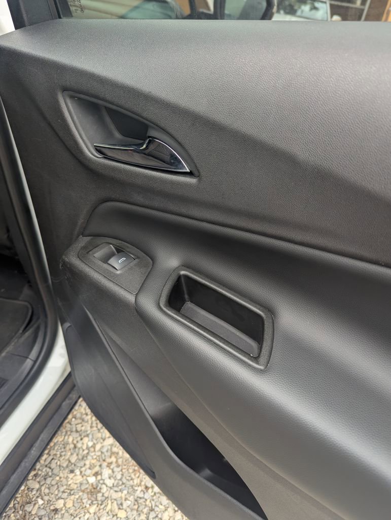 Used 2019 Chevrolet Equinox LT w/ Driver Convenience Package image 16