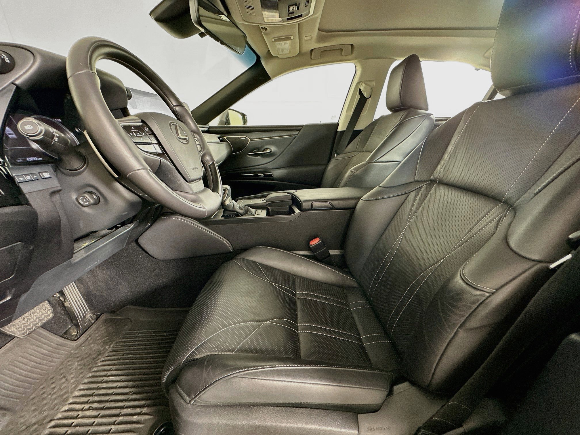 Used 2022 Lexus ES 350 Ultra Luxury w/ Accessory Package 2 FWD image 13