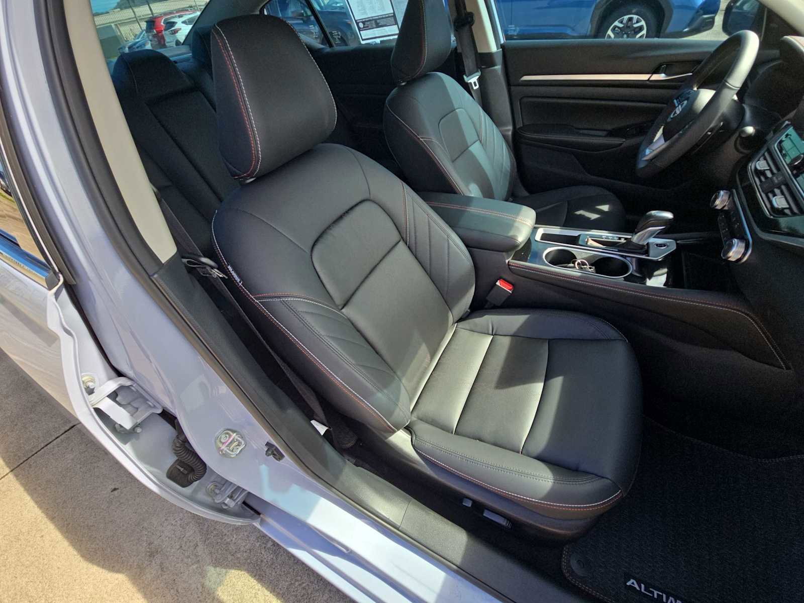 Used 2024 Nissan Altima 2.5 SR w/ SR Premium Package image 27