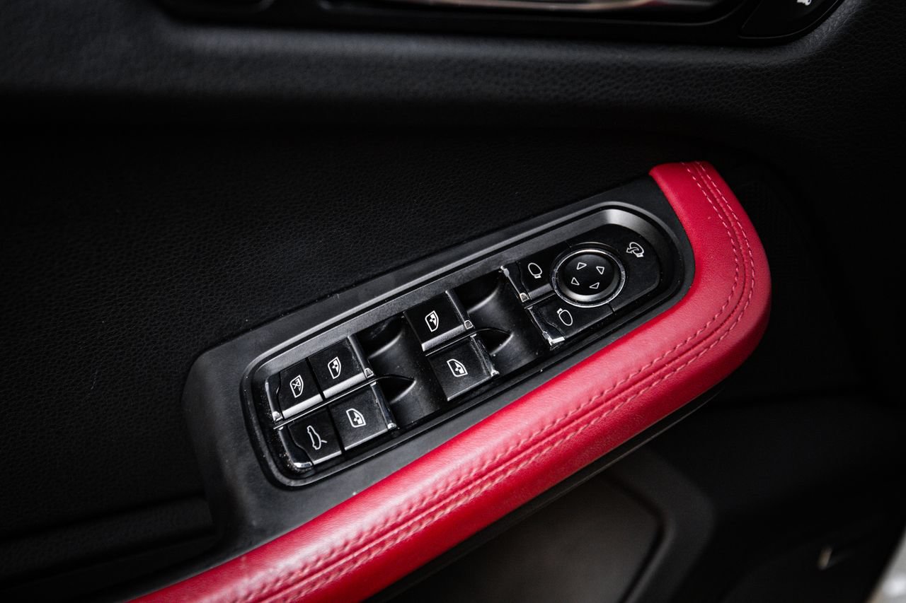 Certified 2023 Porsche Macan AWD/4WD image 22