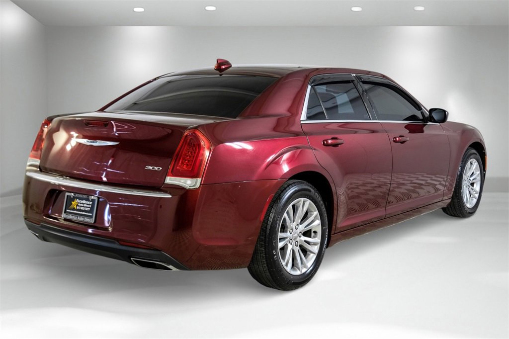 Used 2018 Chrysler 300 Touring L image 6