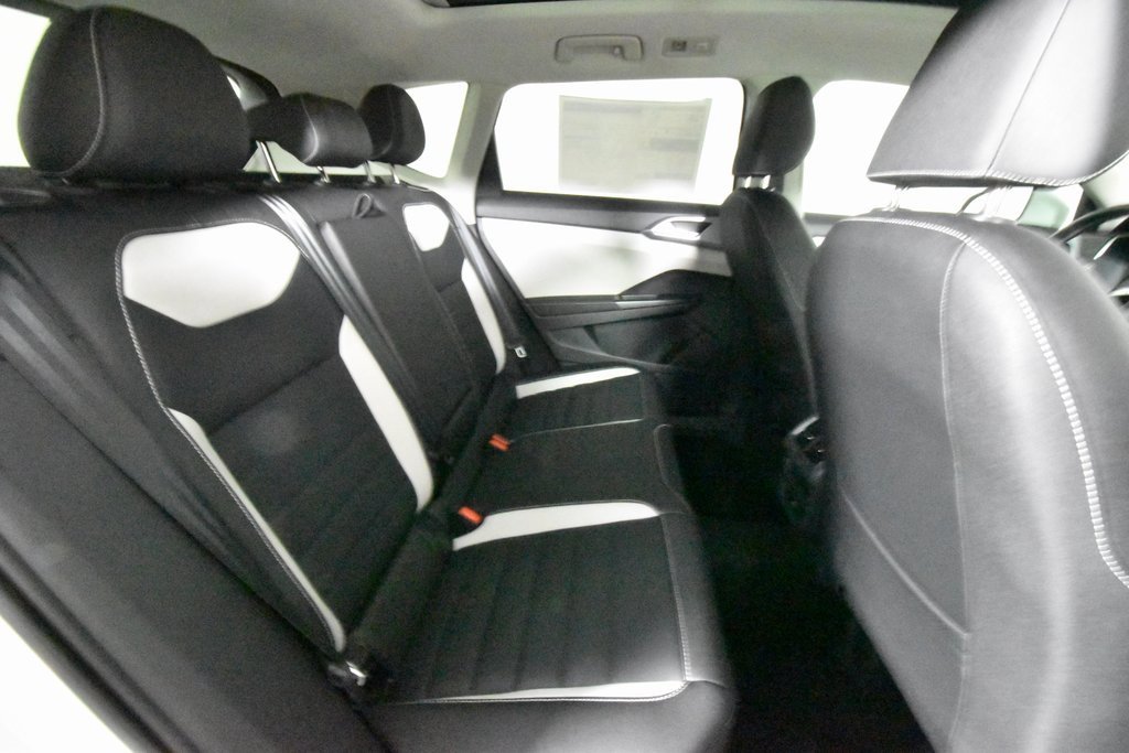 New 2025 Volkswagen Taos SEL image 11