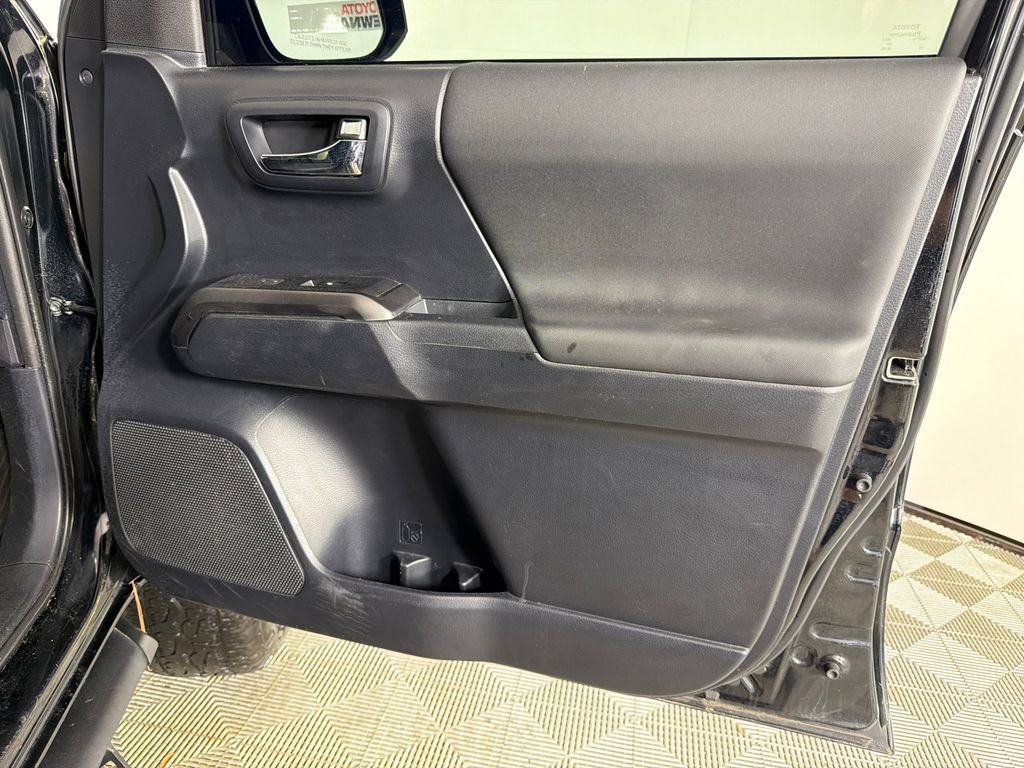 Used 2019 Toyota Tacoma TRD Off-Road image 15