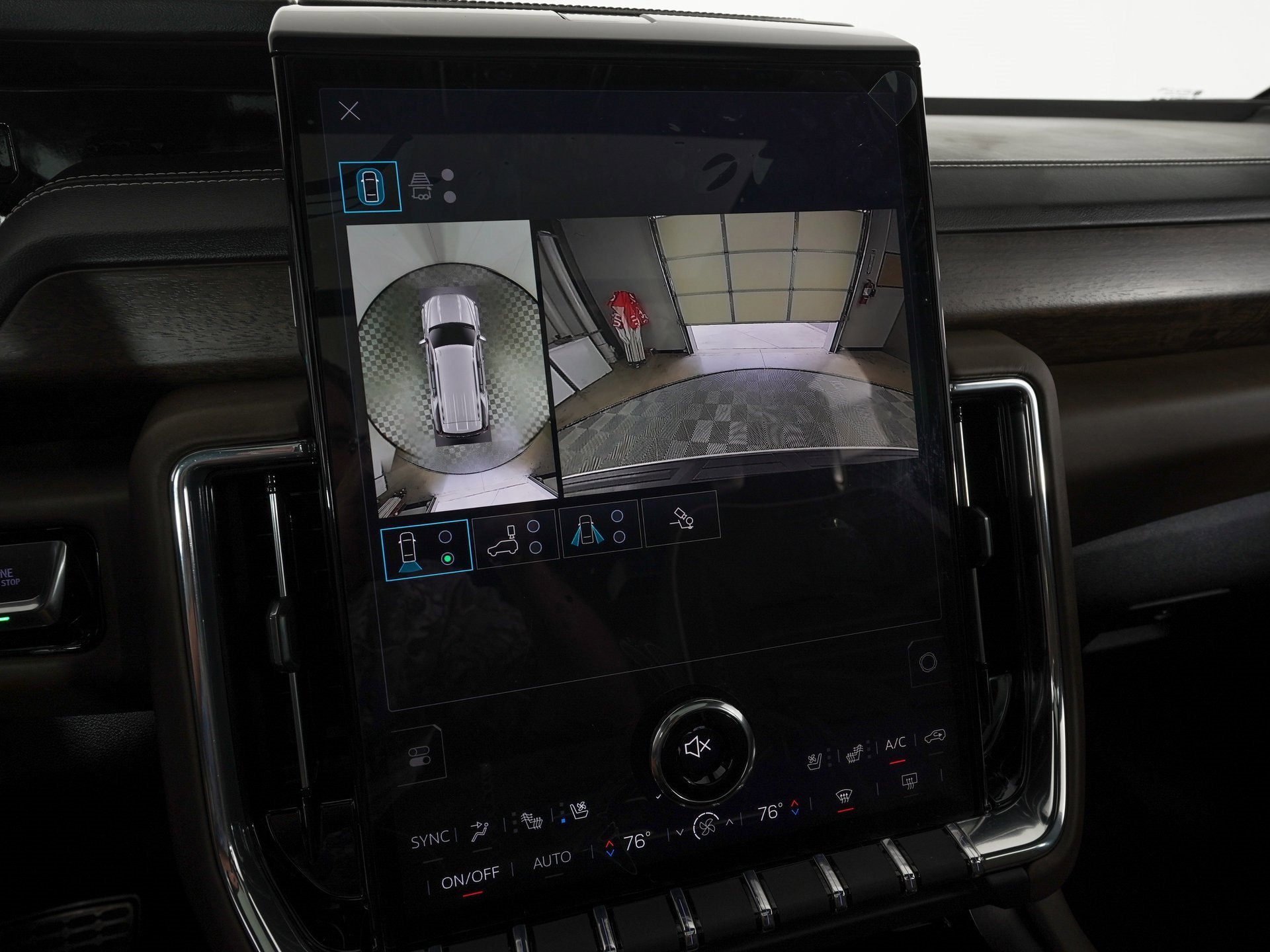 Used 2025 GMC Yukon Denali Ultimate image 30