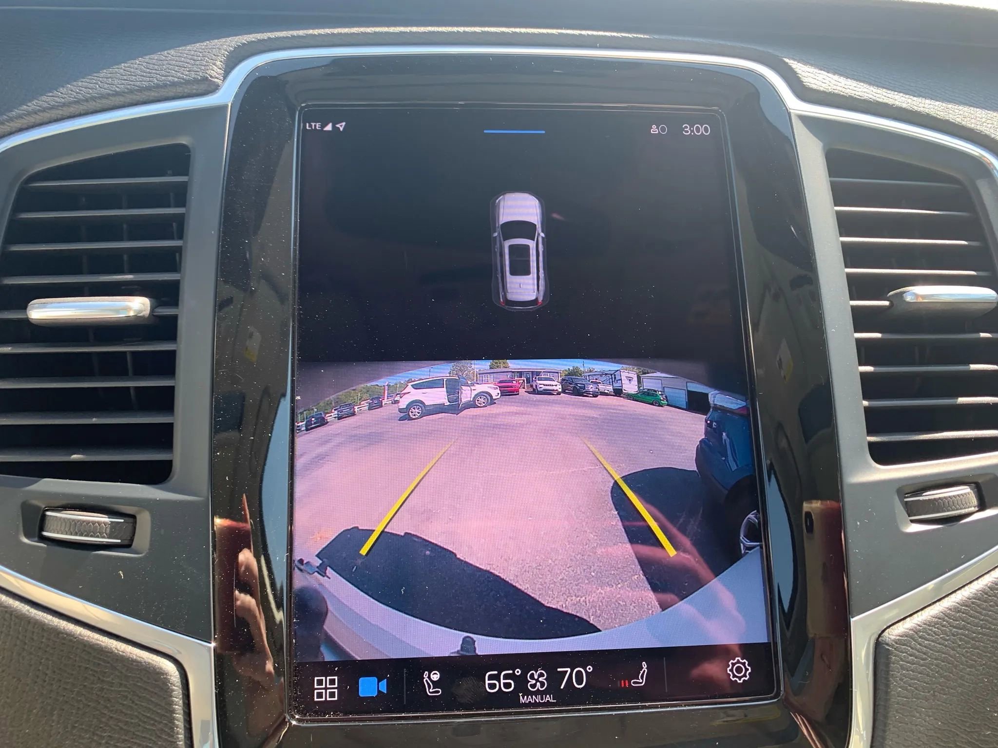 Used 2023 Volvo XC90 B5 Core w/ Protection Package Premier image 18