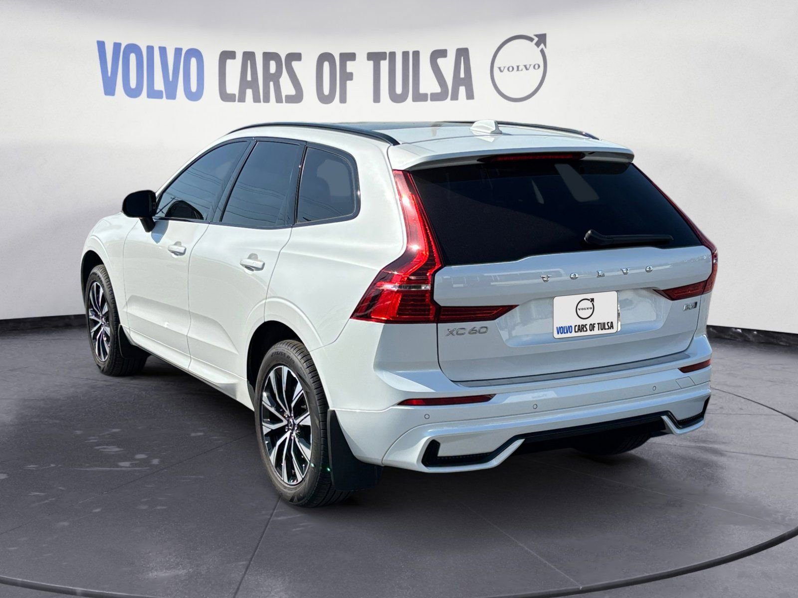 New 2025 Volvo XC60 B5 Core w/ Climate Package image 3