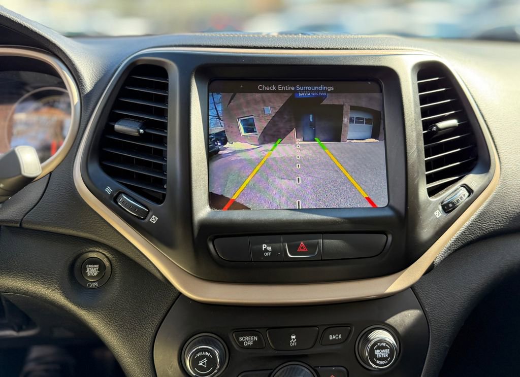 Used 2018 Jeep Cherokee Limited image 29