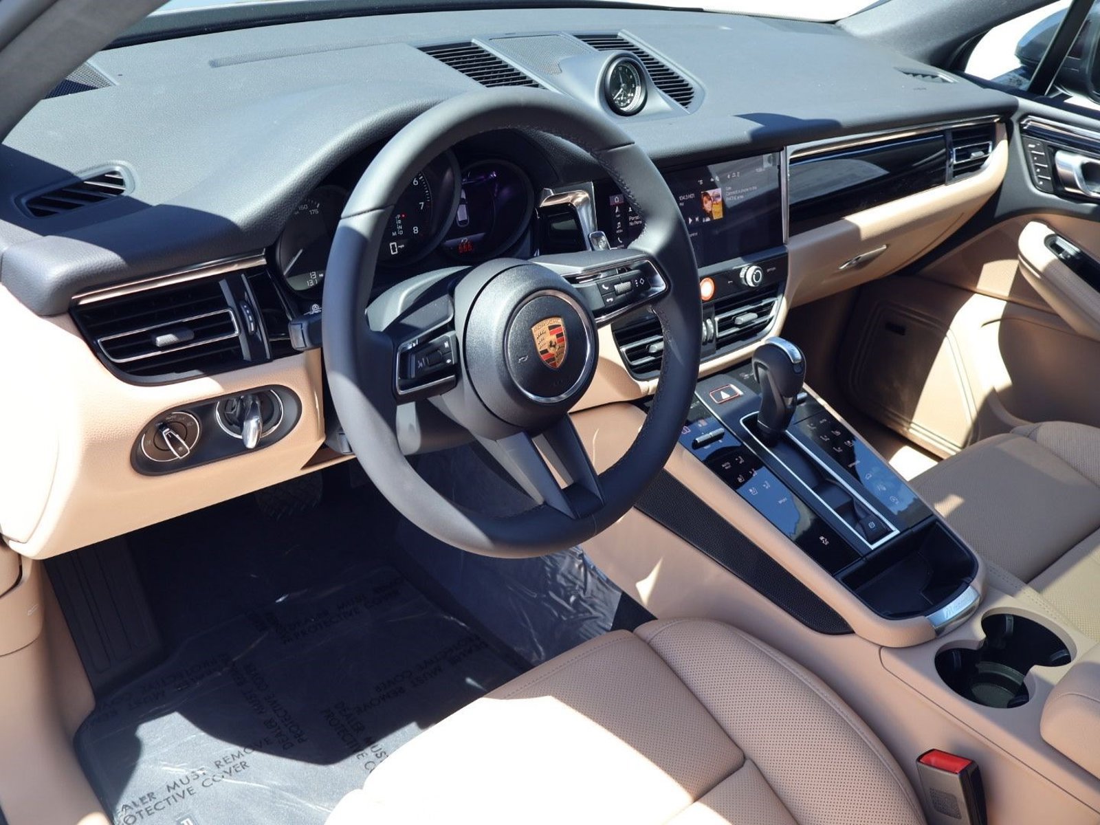 New 2026 Porsche Macan AWD/4WD image 4