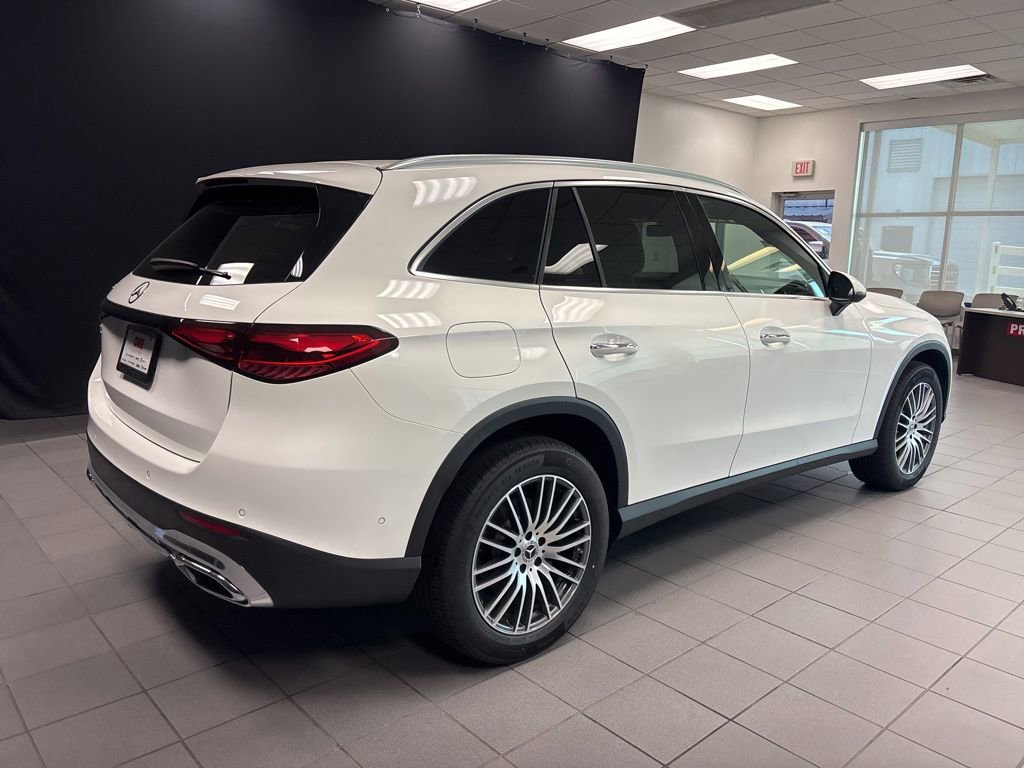 Used 2025 Mercedes-Benz GLC 300 image 3