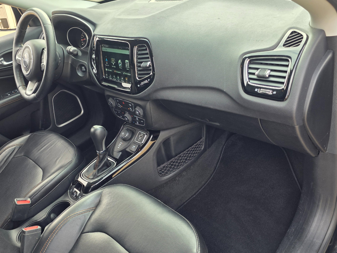 Used 2018 Jeep Compass Limited w/ Navigation Group image 23