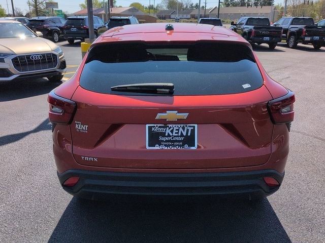 Used 2024 Chevrolet Trax LS w/ LS Convenience Package image 6