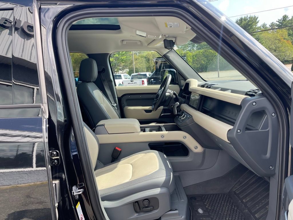 Used 2024 Land Rover Defender 110 X-Dynamic SE AWD/4WD image 18