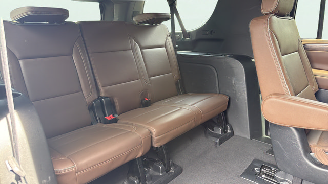 Used 2023 Chevrolet Suburban High Country w/ Advanced Technology Package AWD/4WD image 25
