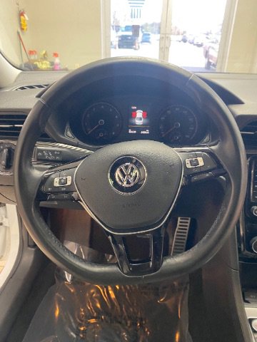 Used 2020 Volkswagen Passat 2.0T R-Line image 21