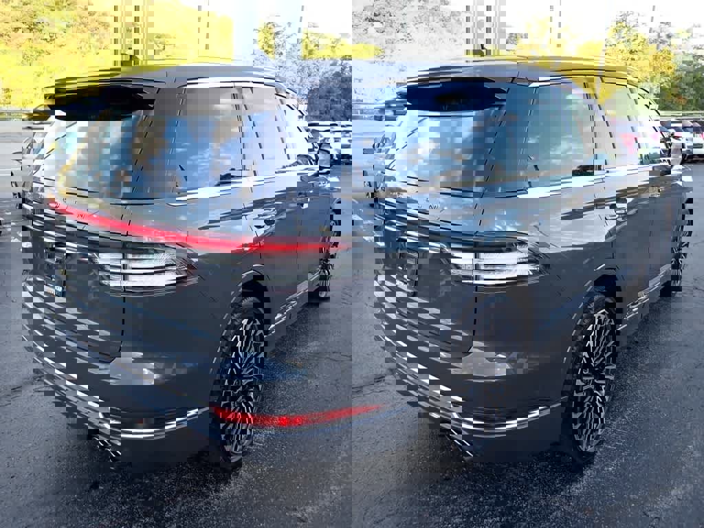 Used 2023 Lincoln Aviator Black Label w/ Dynamic Handling Package image 5