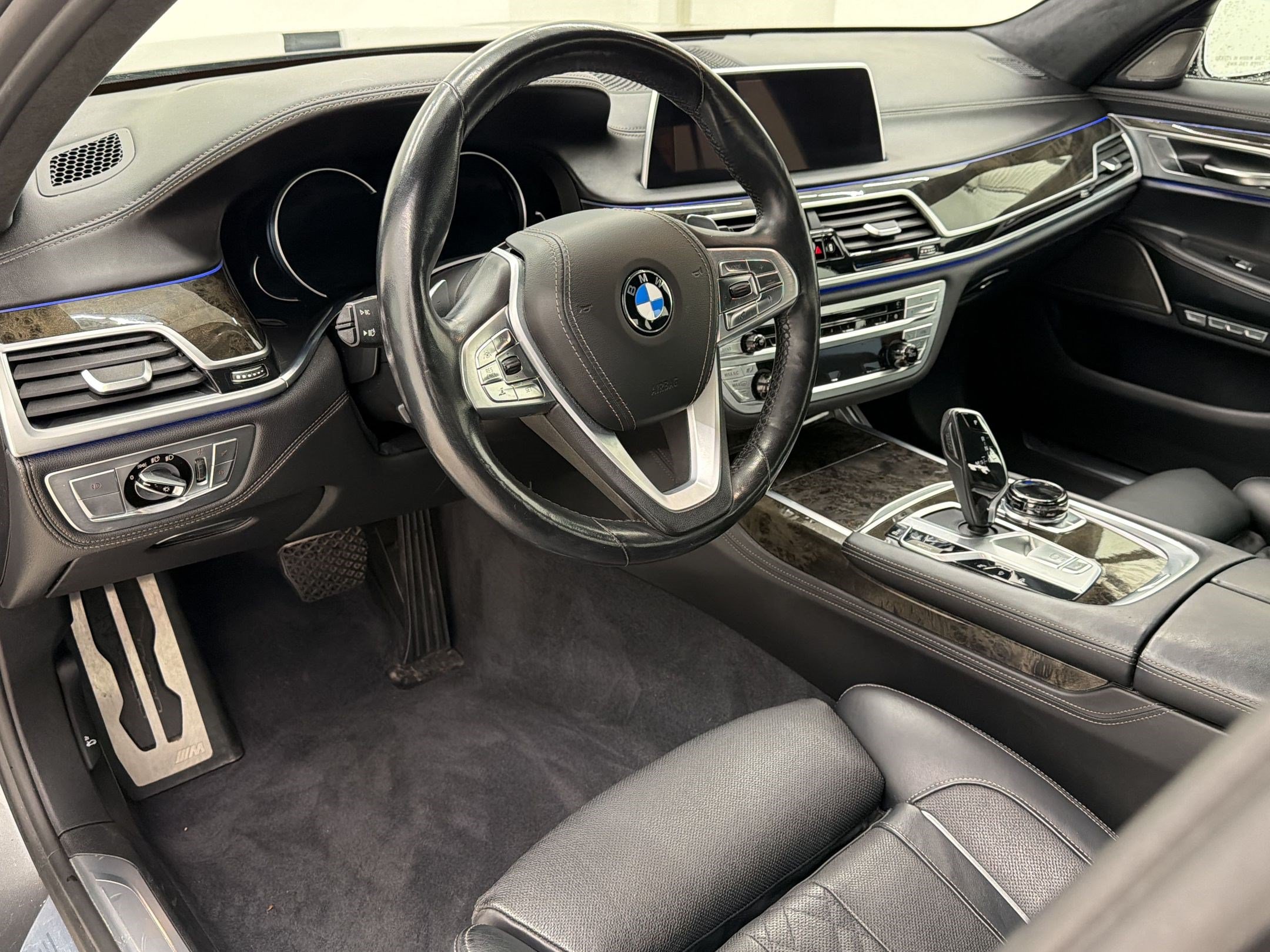 Used 2016 BMW 750i xDrive AWD/4WD image 4