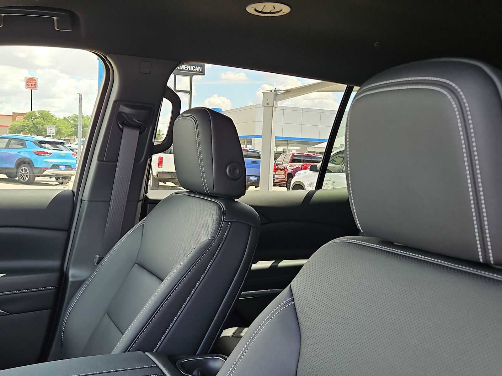 New 2026 Chevrolet Traverse LT image 15
