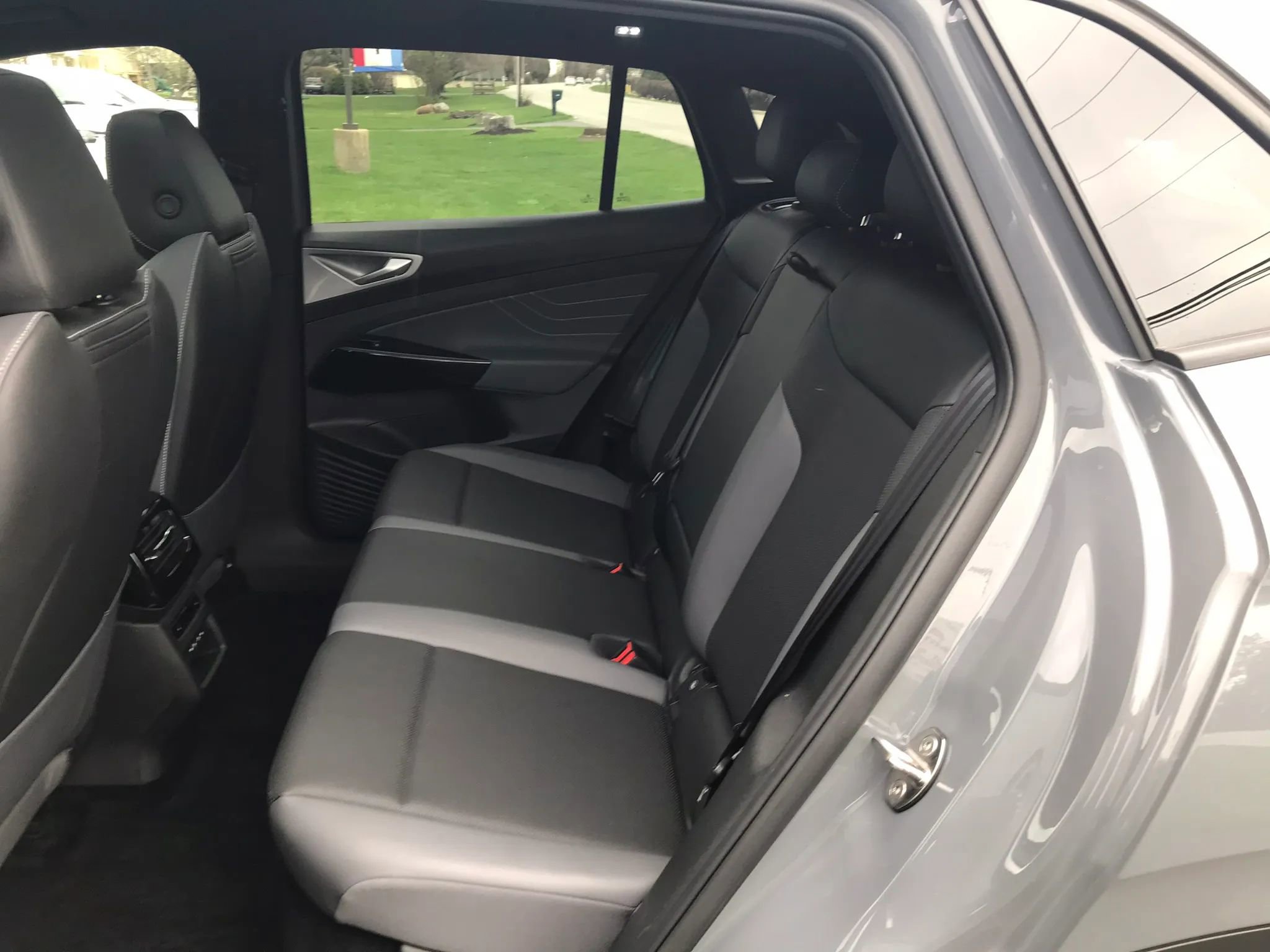 Used 2023 Volkswagen ID.4 Pro S Plus image 3