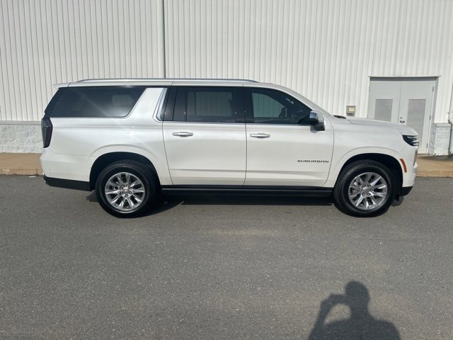New 2025 Chevrolet Suburban Premier image 3