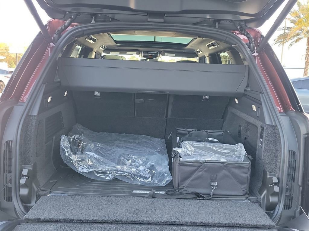 New 2026 Land Rover Range Rover SV image 11