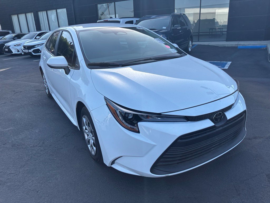 Used 2025 Toyota Corolla LE FWD image 2