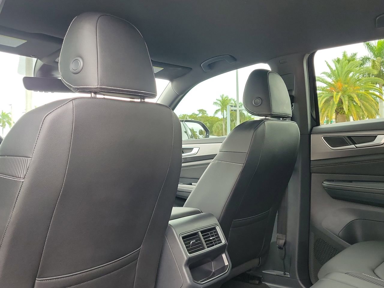 Used 2025 Volkswagen Atlas Cross Sport SE image 12