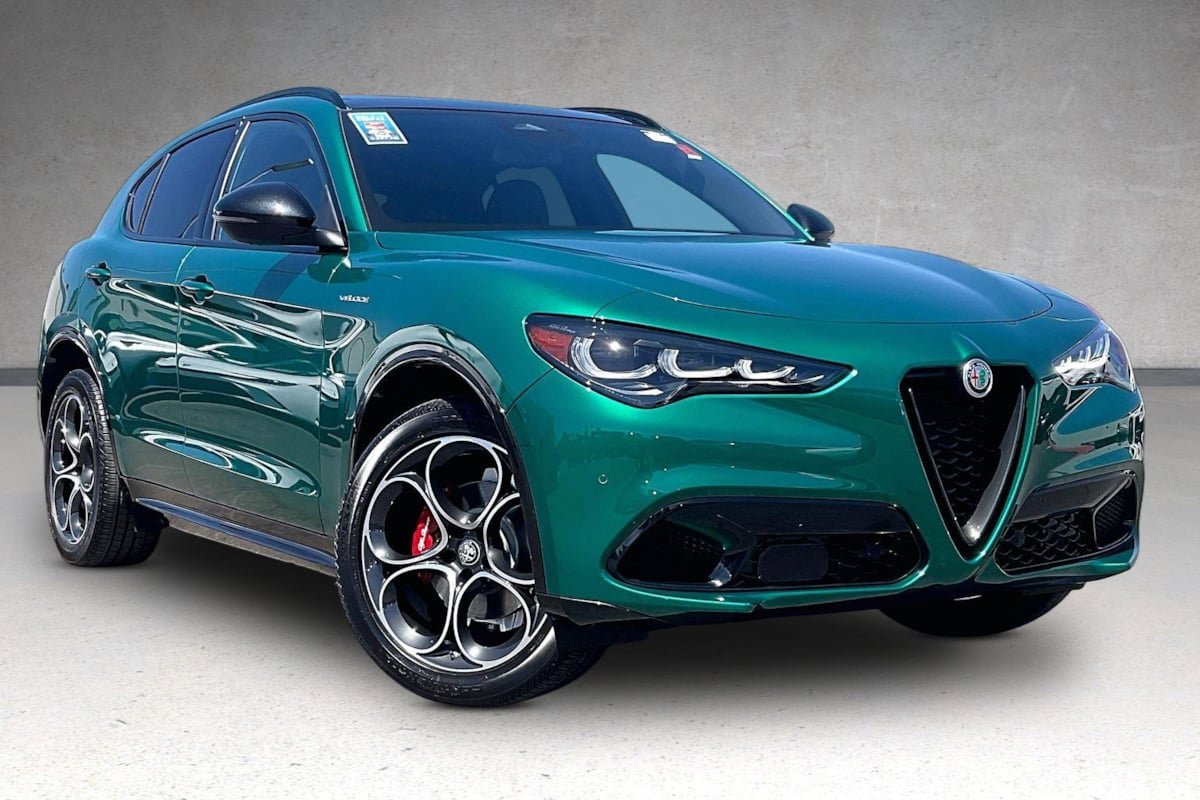 Used 2025 Alfa Romeo Stelvio Sprint AWD/4WD image 2