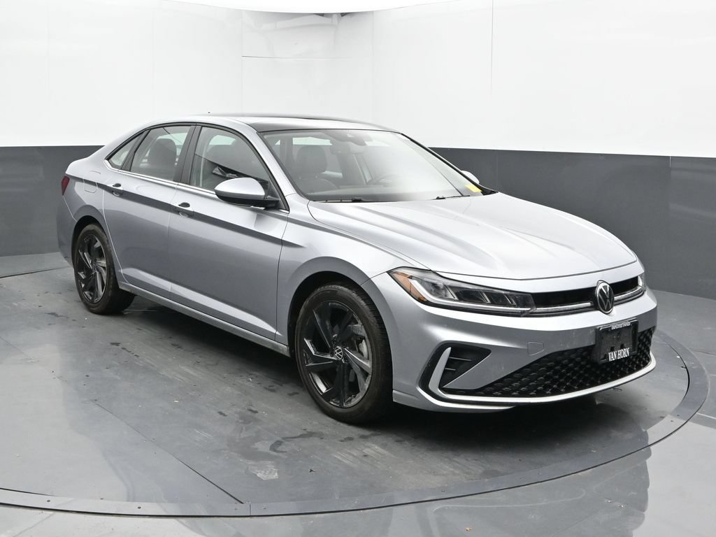 Used 2025 Volkswagen Jetta SE FWD image 6