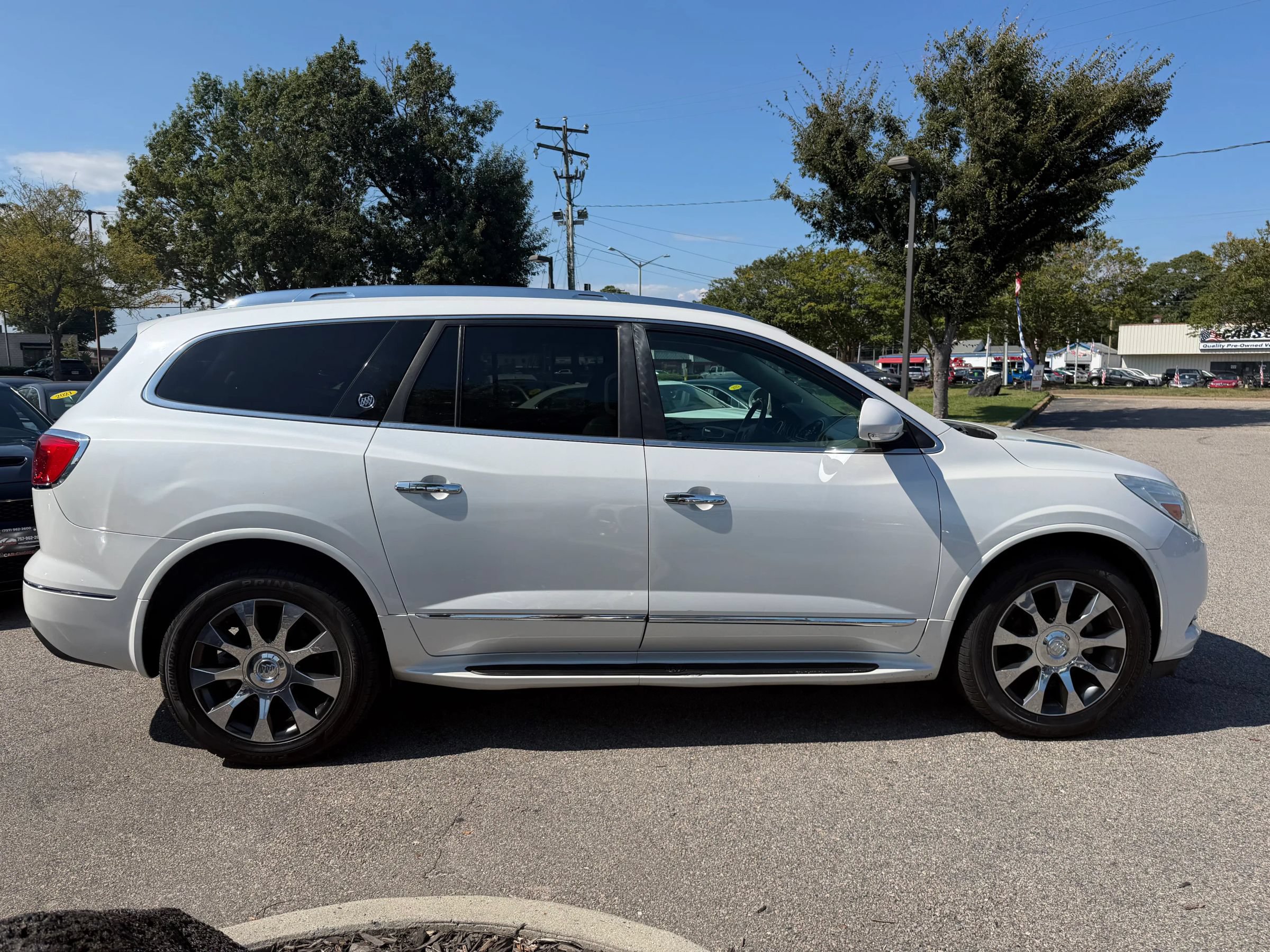 Used 2017 Buick Enclave Leather w/ Enclave Sport Touring Edition FWD image 4