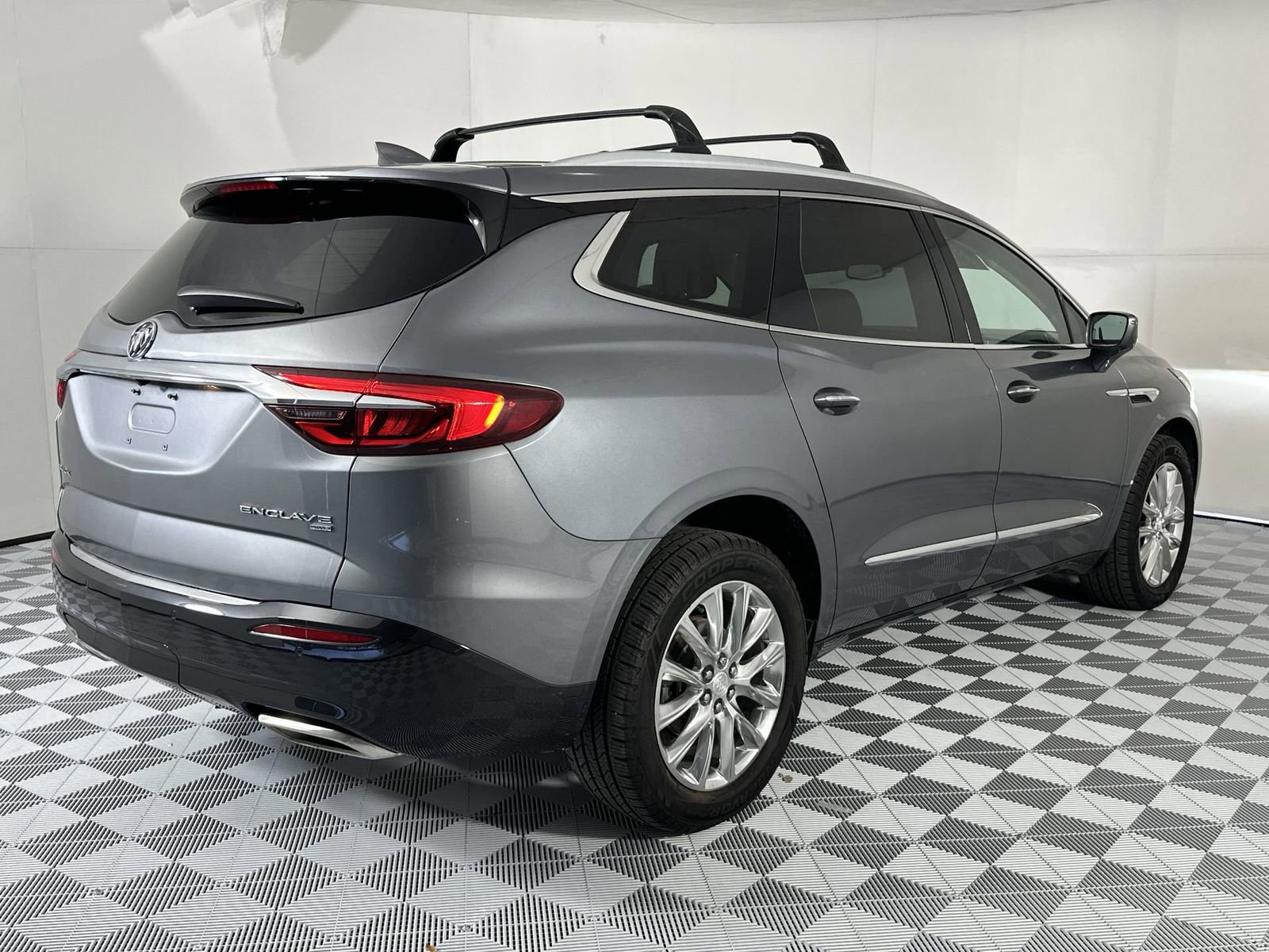 Used 2018 Buick Enclave Premium w/ Experience Buick Package AWD/4WD image 8