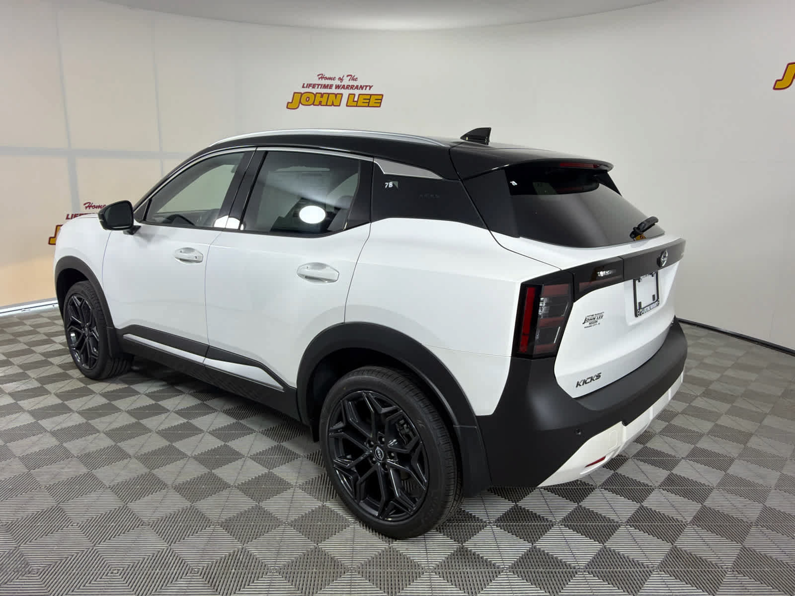 New 2026 Nissan Kicks SR FWD image 3