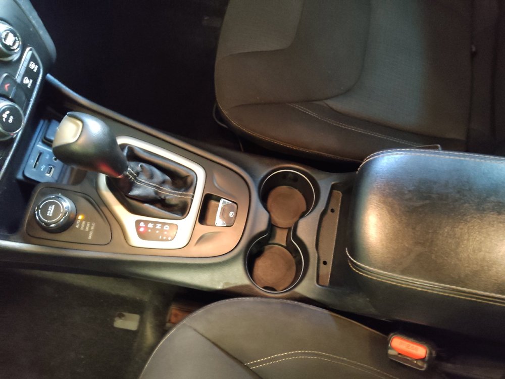 Used 2016 Jeep Cherokee Latitude w/ Cold Weather Group image 26