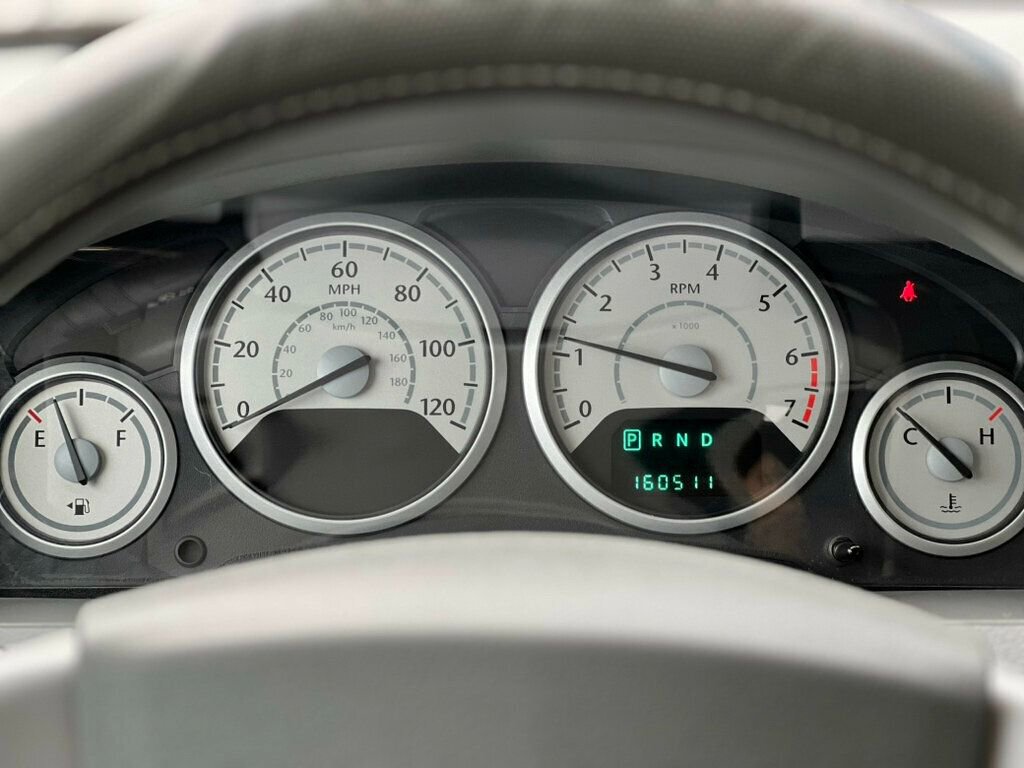 Used 2008 Chrysler Town & Country LX image 17