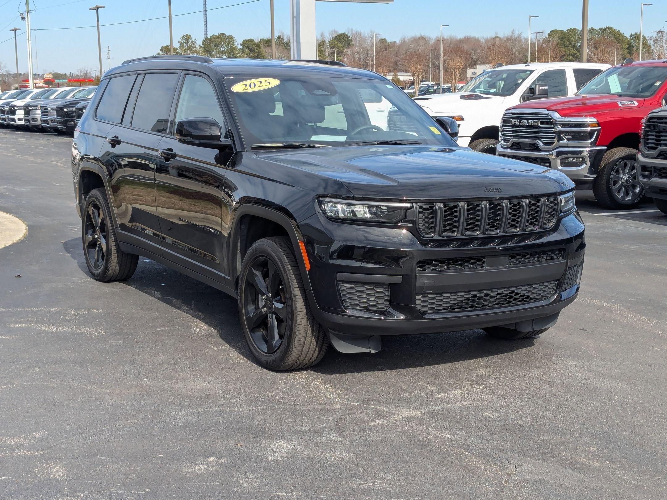 Certified 2025 Jeep Grand Cherokee L Laredo image 3