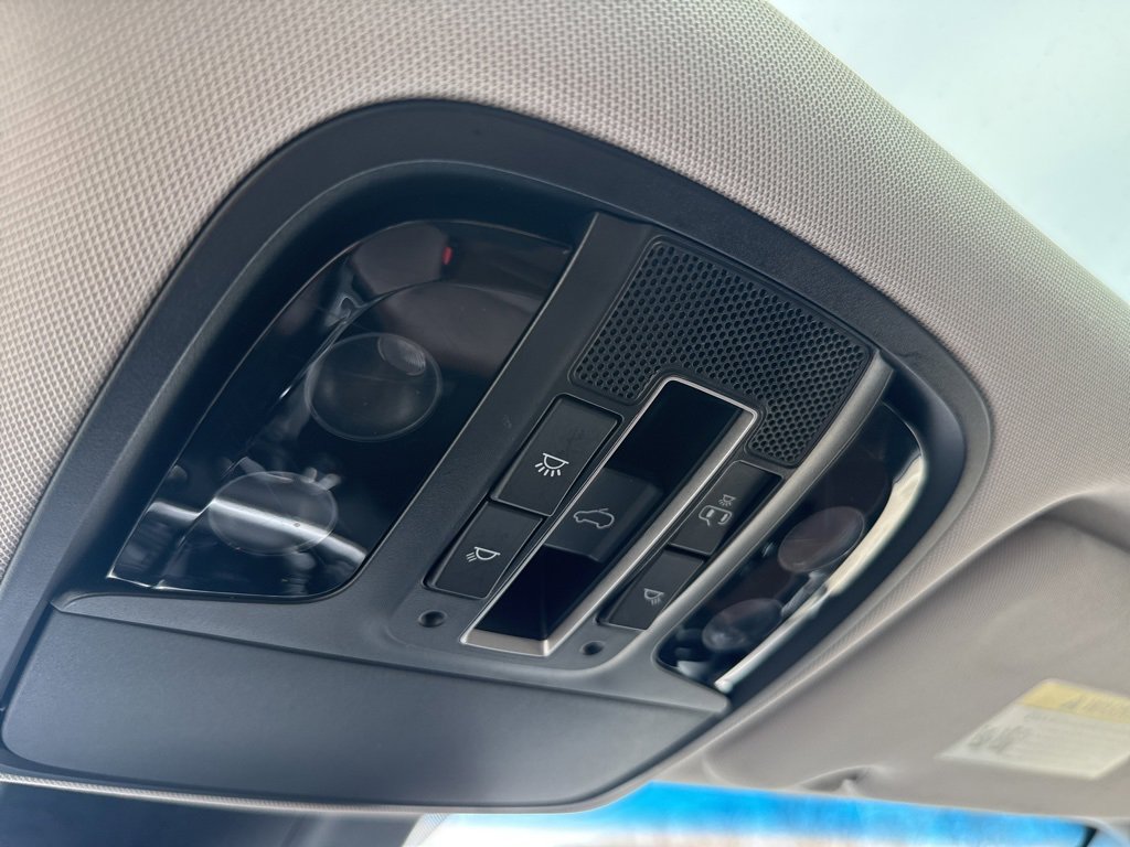 Used 2019 Kia Sorento SX w/ SX Touring Package image 18