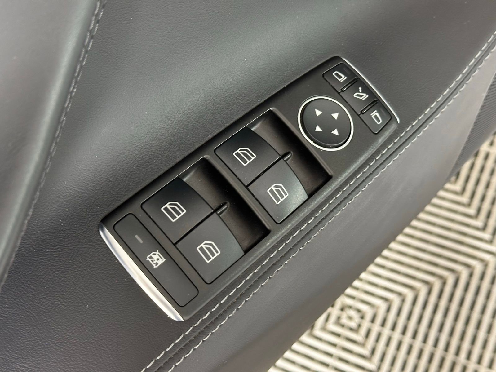 Used 2016 Tesla Model S 75D image 38