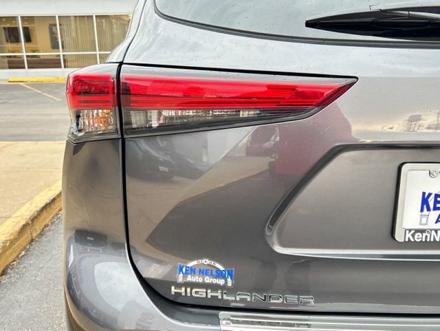 Used 2023 Toyota Highlander XLE image 9