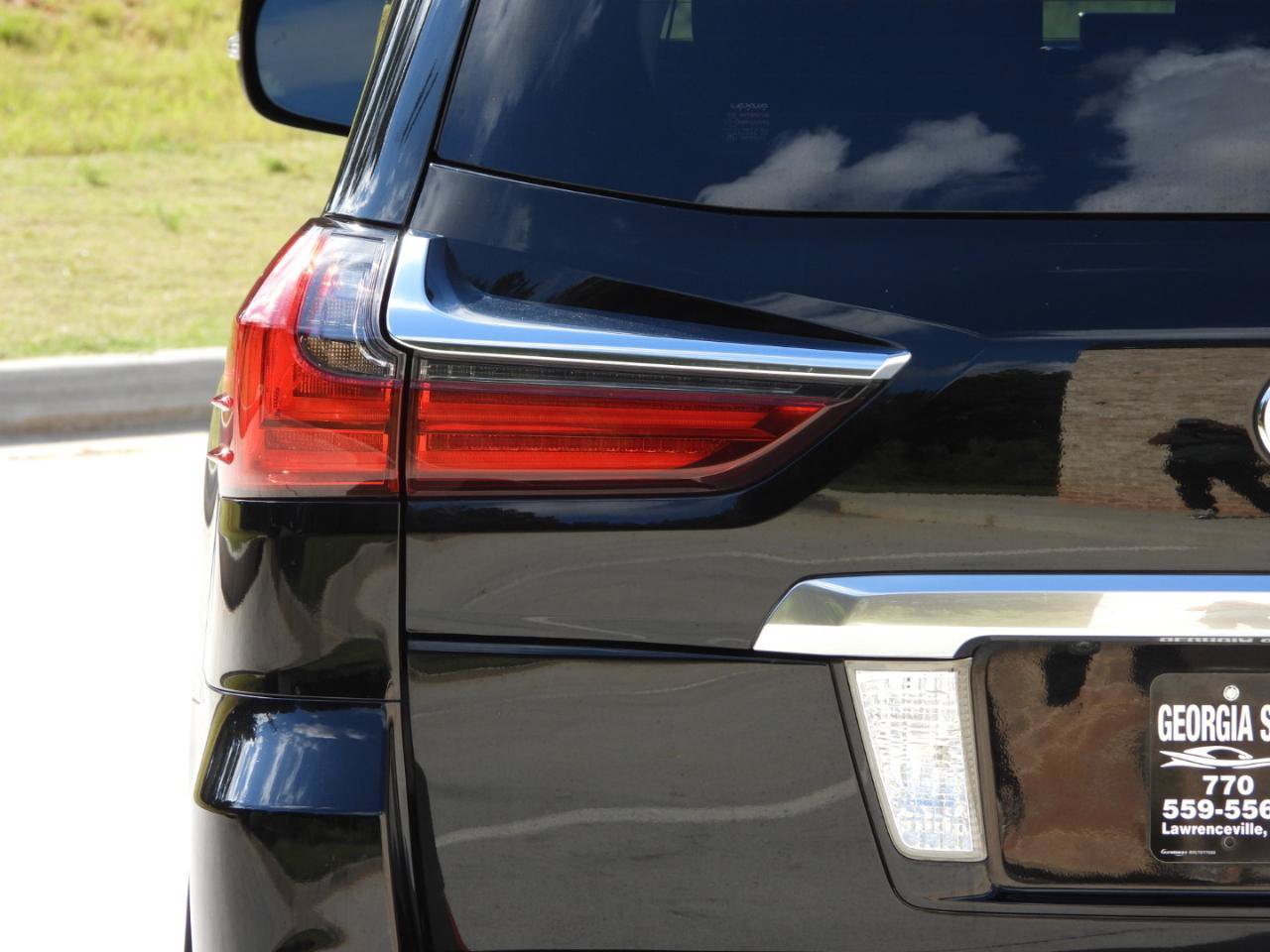 Used 2016 Lexus LX 570 4WD w/ 3rd Row & Luxury Pkg image 41