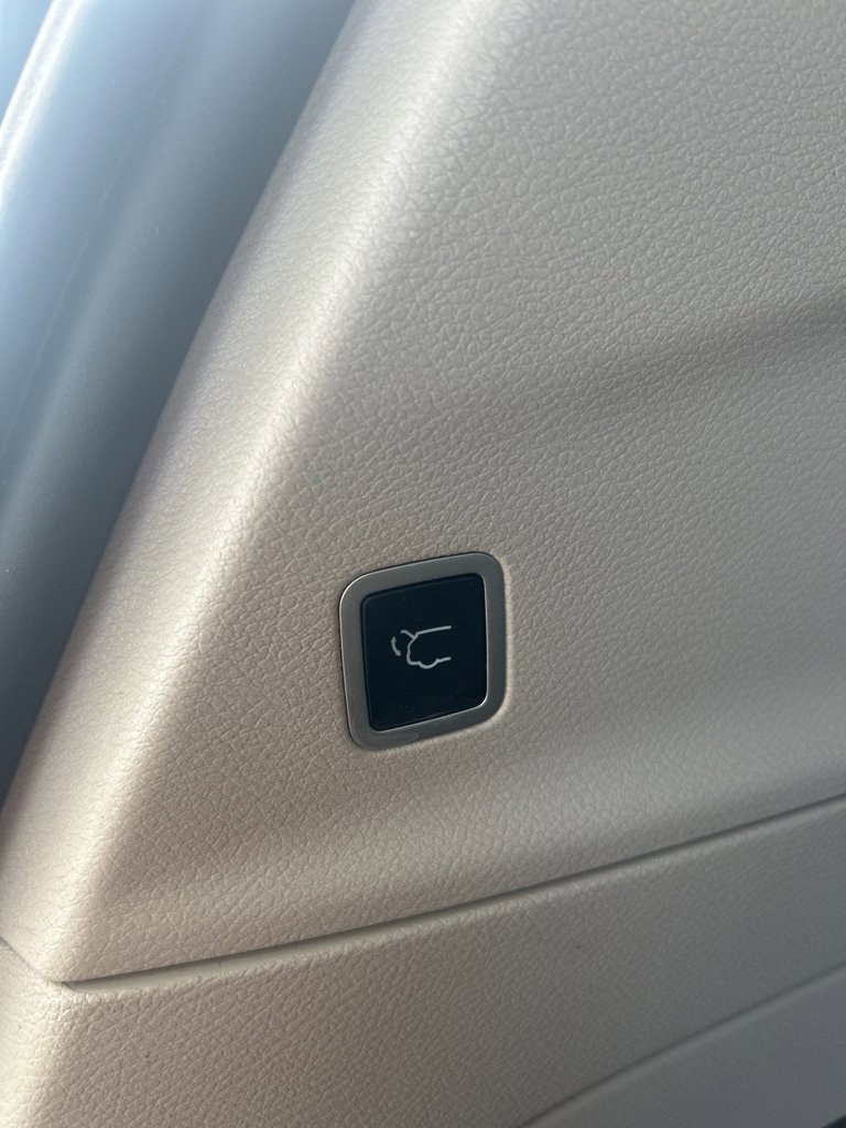 Used 2023 Chrysler Pacifica Touring-L FWD image 14